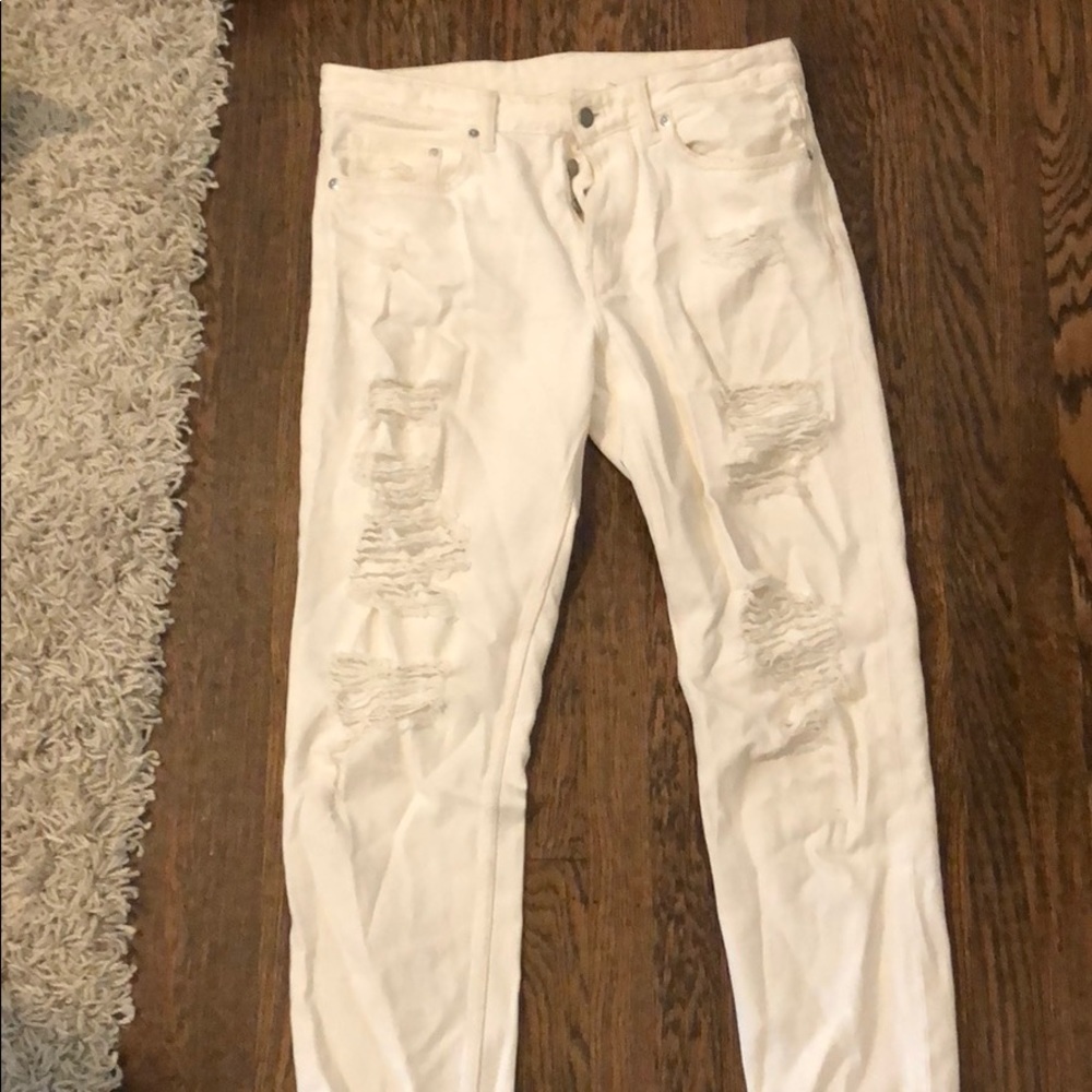 White boyfriend jeans